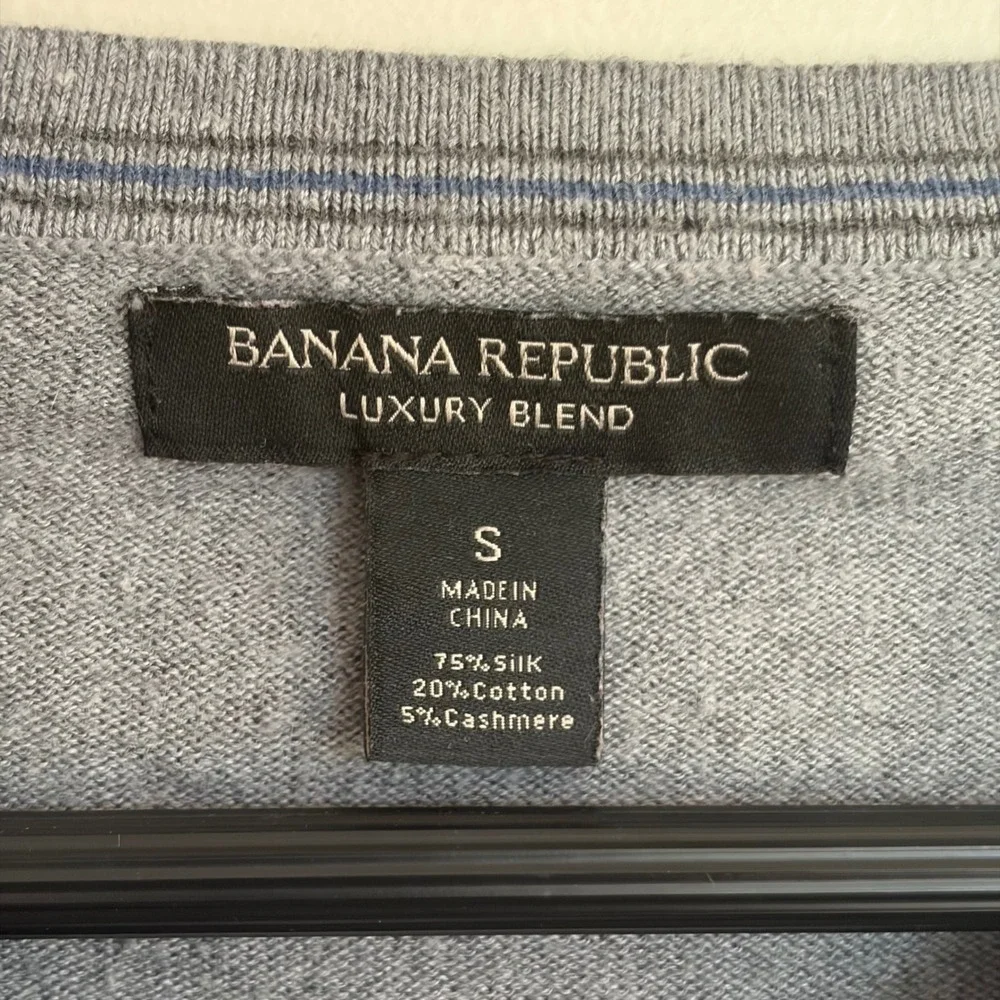 Banana Republic Luxury Blend Silk Cotton Cashmere V-Neck Sweater Grey Mens Small